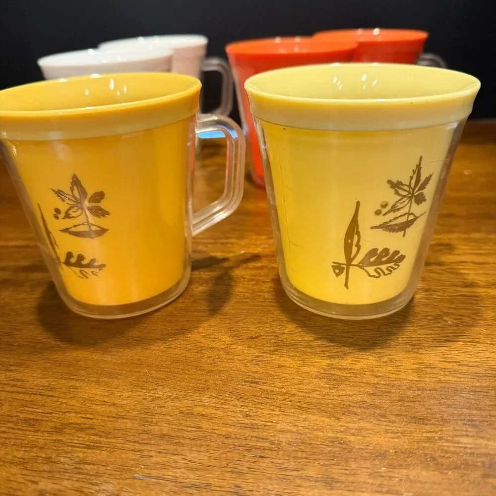 Set of 6 Vtg Insulated Plastic Mugs Double Wall Gold Leaf Print MCM